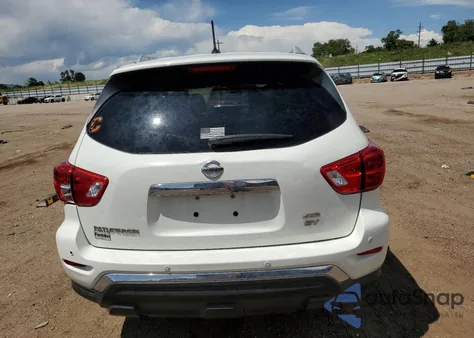2017 Nissan Pathfinder S z USA, uszkodzony, nr VIN 5N1DR2MM2HC626851